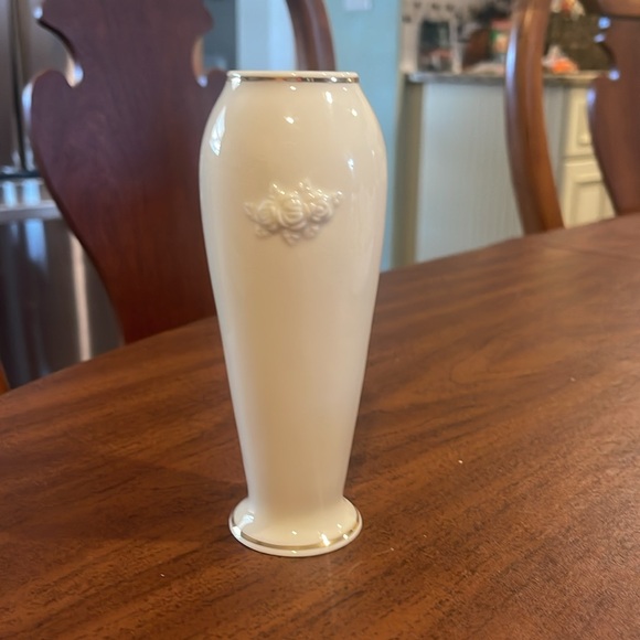 Lenox - Picture 2 of 4